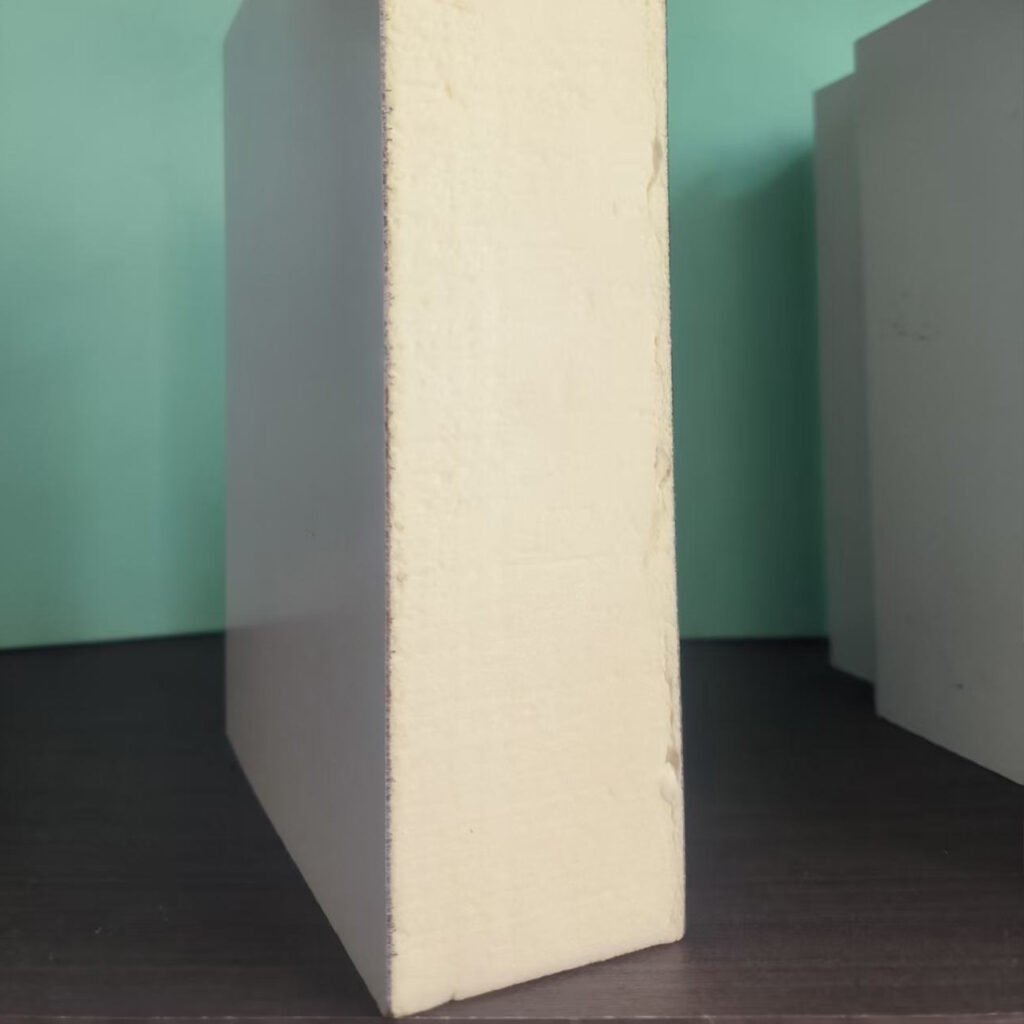 Solid cross-section of OSIDEK cleanroom sandwich panel featuring a high-strength glass magnesium core for superior architectural structural integrity and Class A fire resistance.