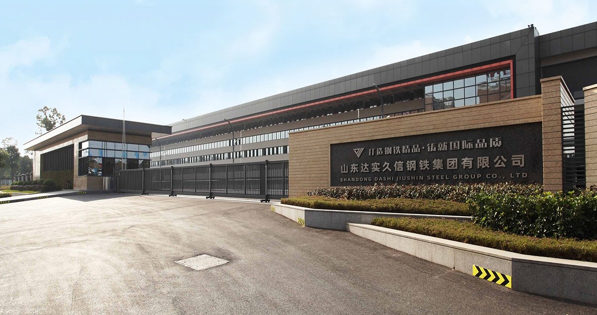 Main entrance of the heavy-duty steel manufacturing base for OSIDEK, supplying premium raw materials for medical radiation protection and cleanroom equipment.